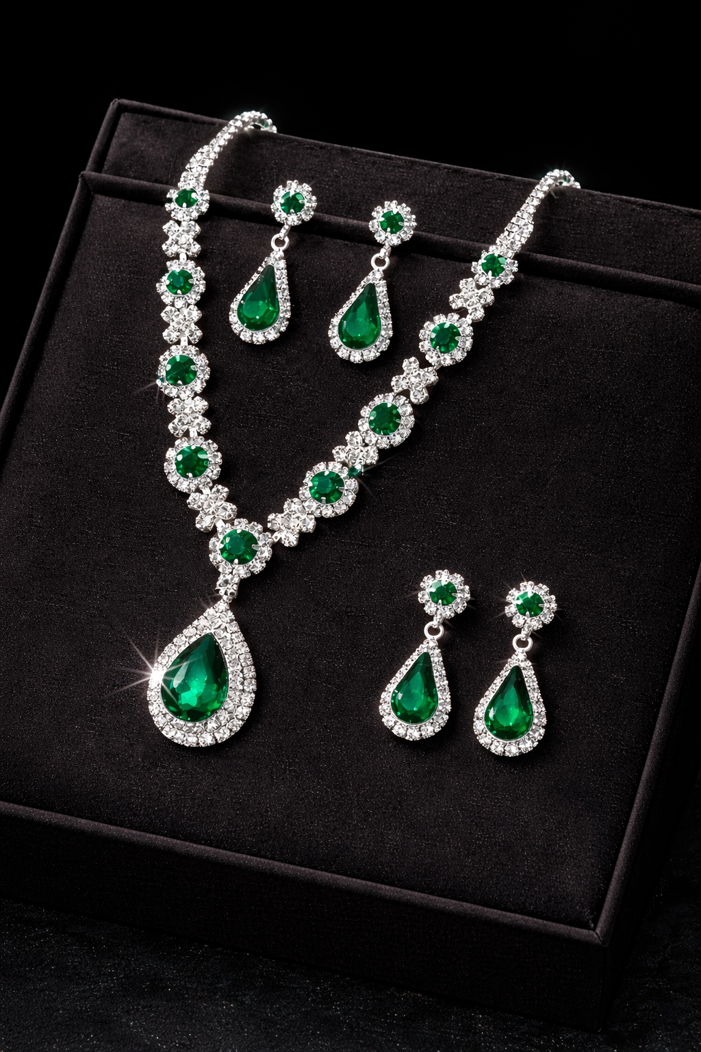 Korven Aurelia Sapphire Halo Jewellery Set