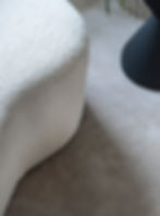 Detail van interieurontwerp met natuurlijke materialen en zachte vormen door Studio Nyves20_3 3.JPG.JPG
