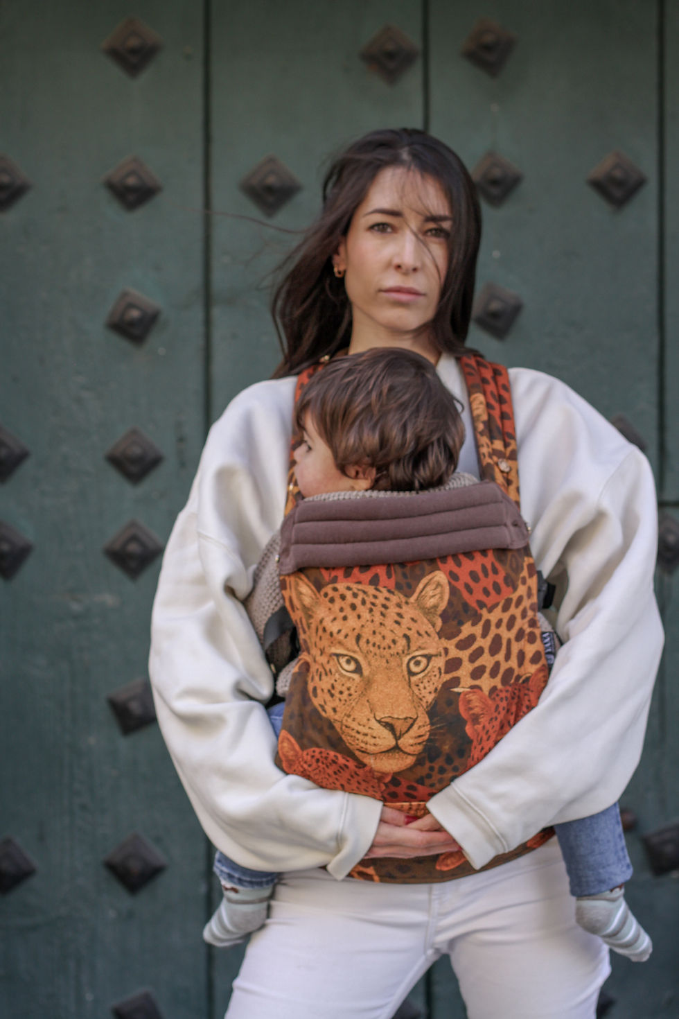 diseño premium portabebé orgánico leopardo