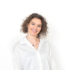 Lara Del Bello - Responsabile mandati fiscali, commerciali e immobiliari copia_edited.jpg