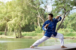 L'homme en bleu Pratiquer Kung Fu