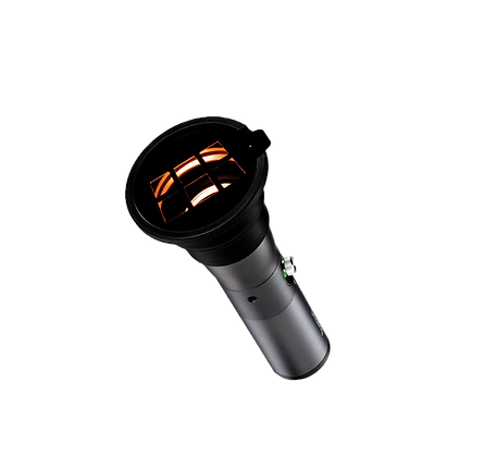 Professionelle Kameraausrüstung mit orangenen Lichtern, fokussiert auf schwarzem Hintergrund. BMGRAPHY - Hochzeitsfotograf & Videograf Kaufbeuren