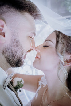Brautpaar Shooting nach der Trauung im Allgäu Hochzeitsfotograf