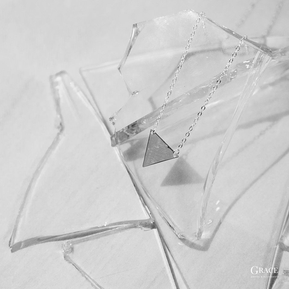 Thumbnail: TRIANGLE NECKLACE