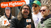 Foo Fighters: Dave Grohl, Nate Mendel e Chris Shiflett em teste musical para identificar quais as bandas que estão escutando