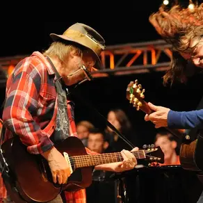 Stone Gossard: "Neil Young é o melhor e acho que ninguém chega perto dele"