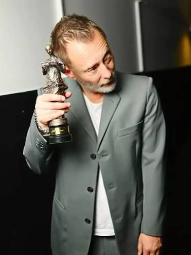 Thom Yorke: "cada geração tem o direito dado por Deus de se rebelar, desafiar o sistema e provar que todos estão errados", disse o vocalista do Radiohead