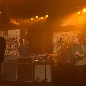 Foo Fighters: tocando a música "Window" do álbum "Your Favorite Toy" na TV americana