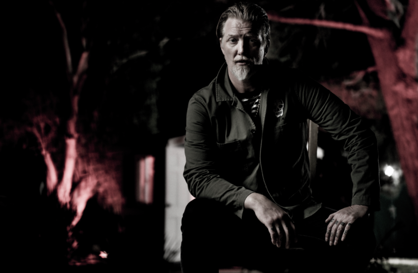 Josh Homme: "fiquei 07 meses acamado em 2024, quando tivemos que cancelar a turnê europeia do Queens of The Stone Age", disse o frontman do grupo