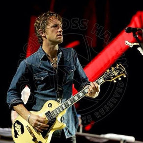 Chris Shiflett: lembrando quando afinou de forma errada a sua guitarra para tocar "Stacked Actors"