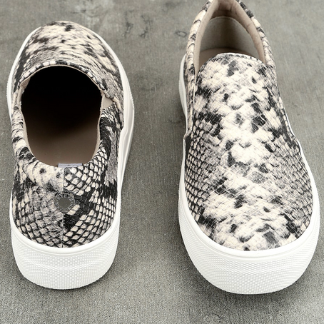 10 Pieces Every Woman Should Have in Their Wardrobe