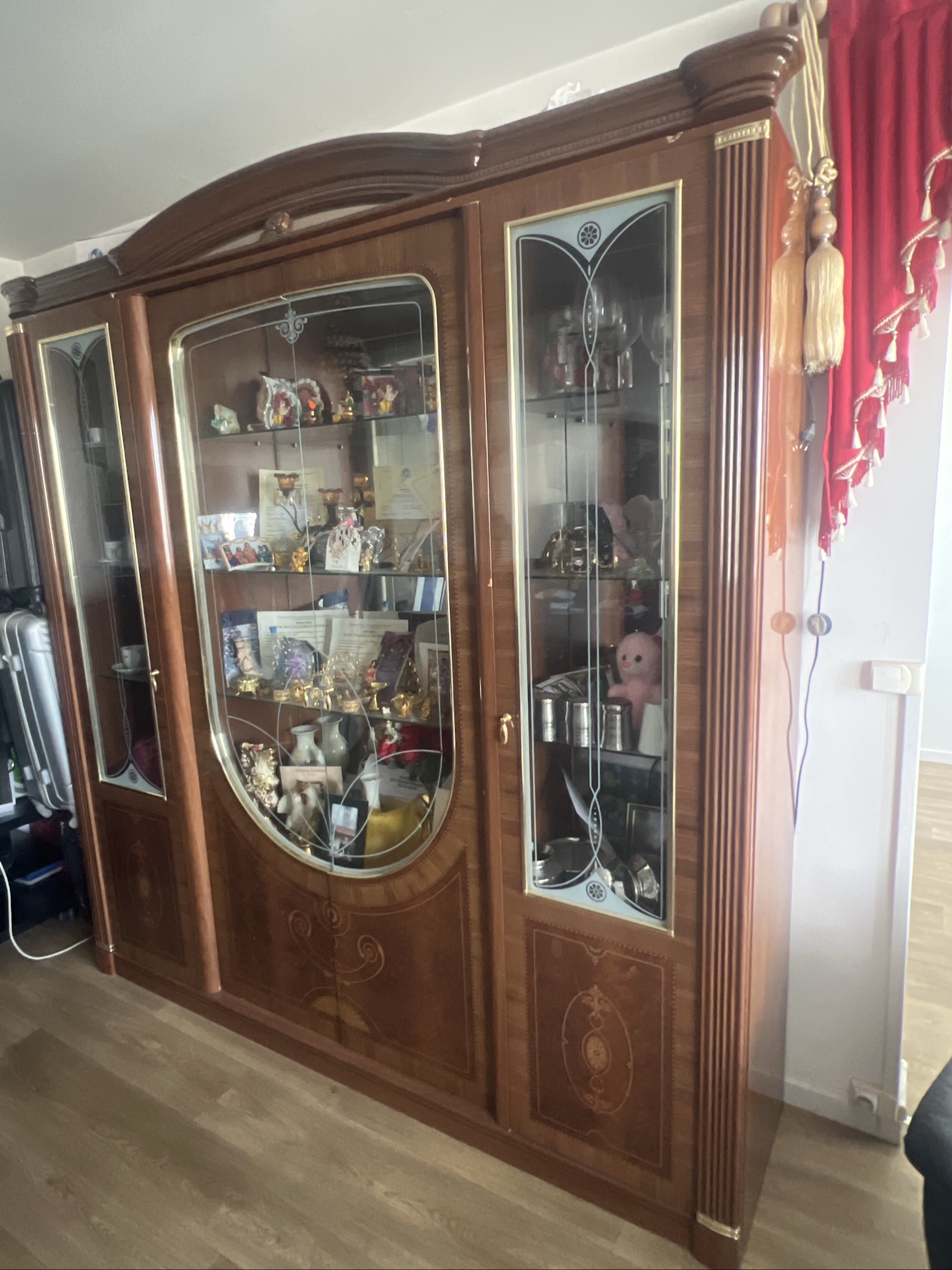 Set de Séjour : Vitrine/ Vaisselier et Buffet avec miroir