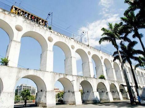 Serviços crescem no Rio em janeiro, enquanto Brasil registra queda