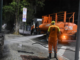 Clin intensifica lavagem noturna com água de reuso em Niterói