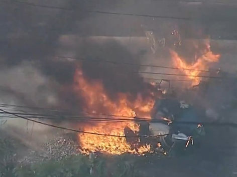 Avião de pequeno porte cai, bate em ônibus e deixa mortos e feridos em São Paulo