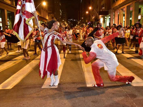 Carnaval 2025: Viradouro abre os ensaios "pintando" de branco o Centro de Niterói