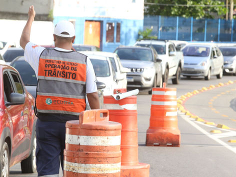 Interditada avenida em São Francisco para desmontagem da Árvore de Natal de Niterói
