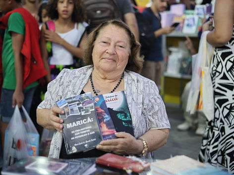 Angolana escolhe Maricá para viver e história da cidade vira tema de livro
