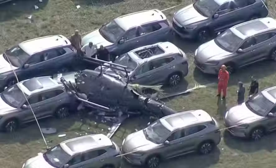 Colisão de helicópteros reúne moradores do Recreio com autoridades da Aeronáutica