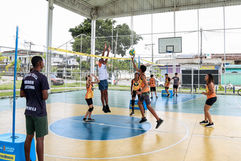 Projeto Viva Vôlei incentiva prática esportiva entre crianças e adolescentes em Itaboraí