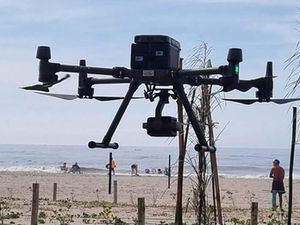 Rio 40ºC: Corpo de Bombeiros usa drone falante nas praias do Rio de Janeiro