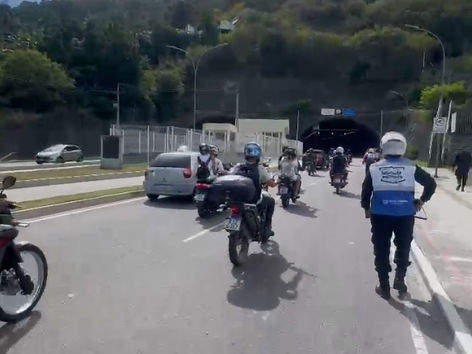 Tiroteio entre PM e traficantes fecha parcialmente o túnel Charitas-Cafubá em Niterói