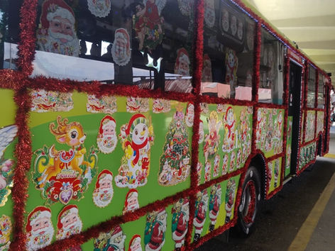 Caravana de ônibus ilumina o Natal em Niterói