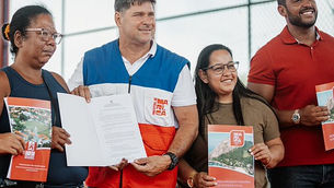 Maricá - Moradores recebem títulos de propriedade no bairro Mumbuca