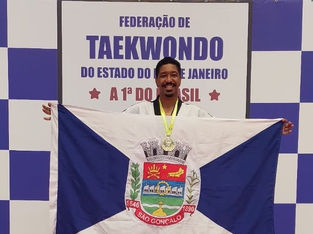 Atleta gonçalense fatura o ouro no Campeonato Estadual de Taekwondo