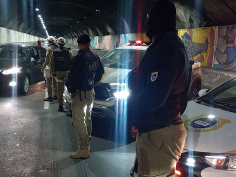 Agentes da GM de Niterói e da PM dispersam tentativa de rolezinho no Largo da Batalha