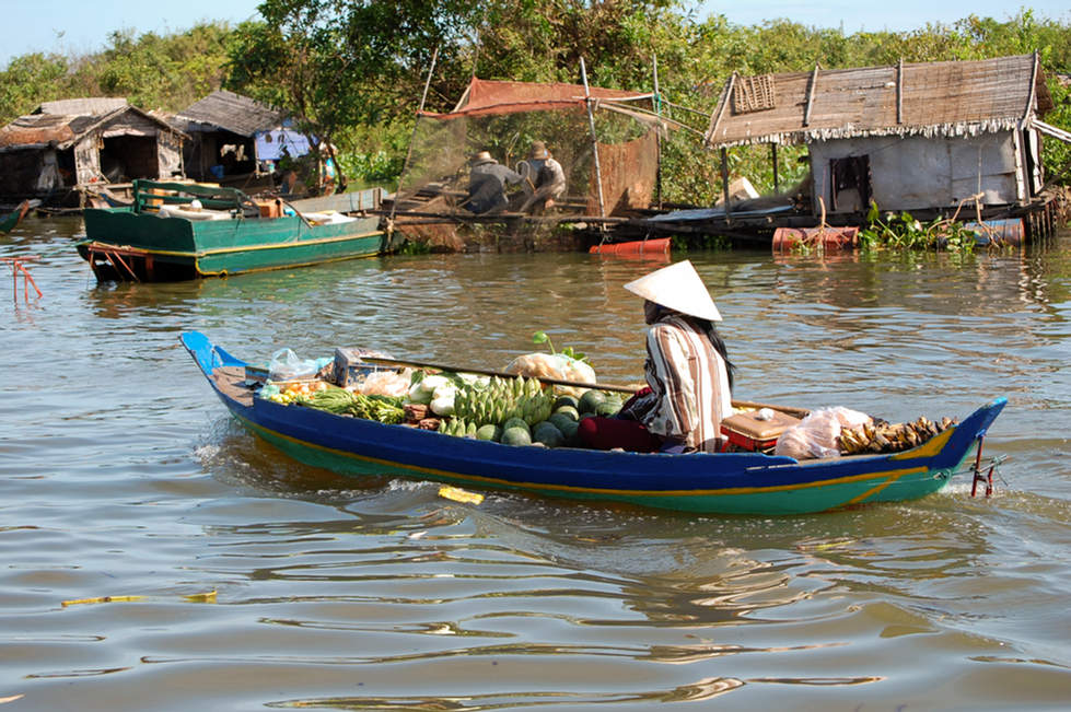 Sprzedaż owoców na Tonle Sap