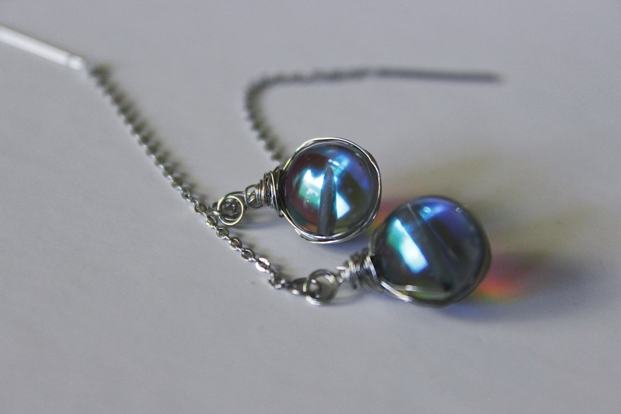 Iridescent threaders (adjustable length)