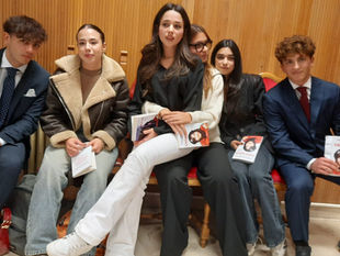Visita alla mostra sulla violenza di genere: "Com'eri vestita?" Presso l'Aula Magna "Saetta e Livatino" del Palazzo di Giustizia di Caltanissetta.