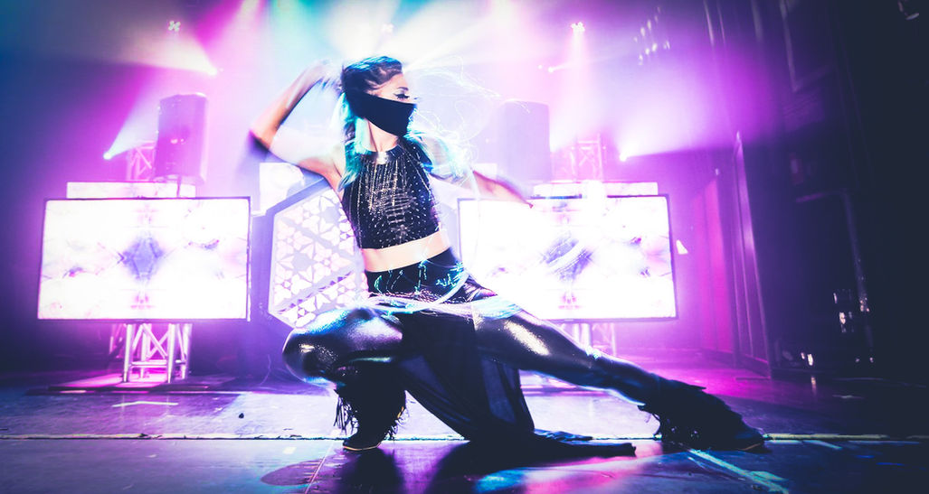 night club entertainer