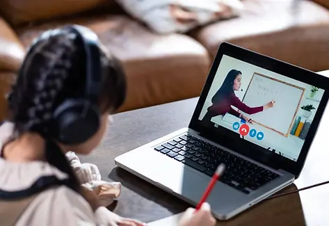 live-virtual-learning-environment-teaching.webp