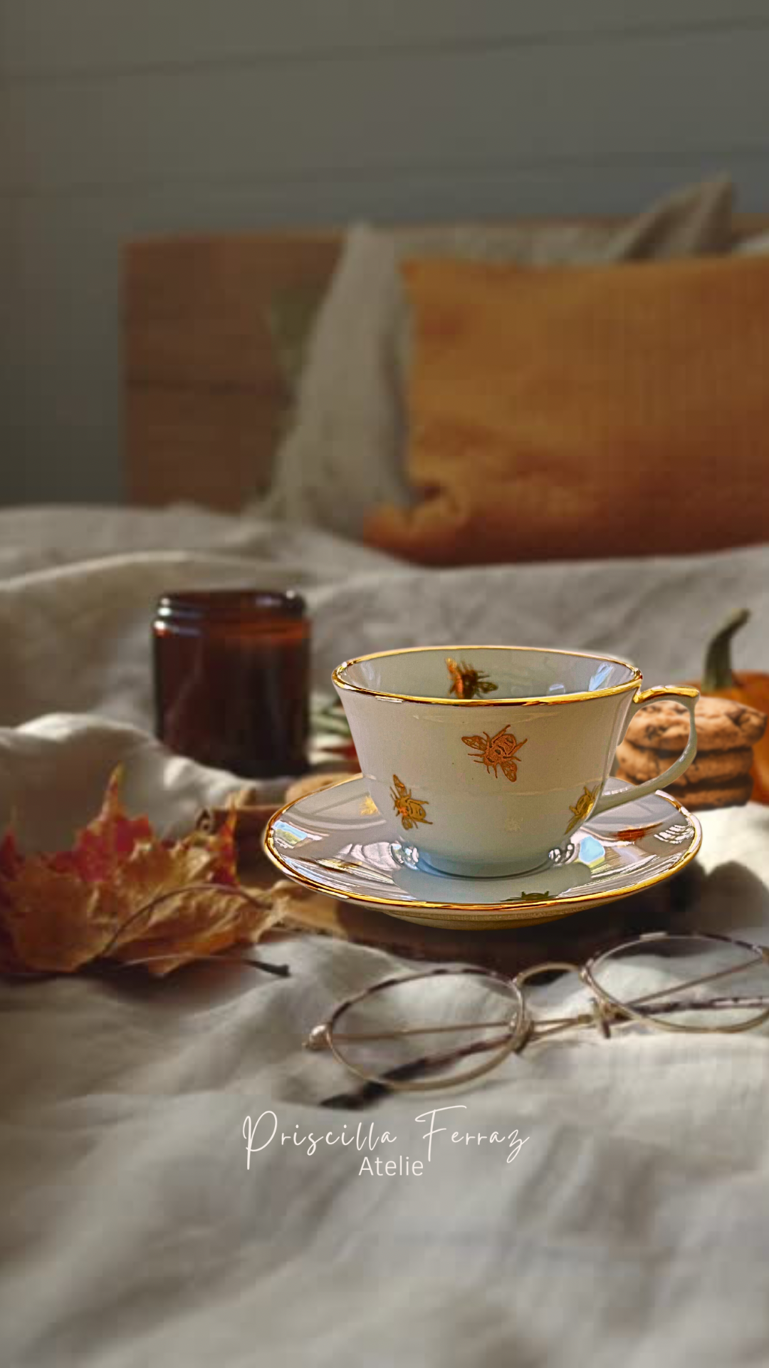 Xicara de chá/café com pires Abelhas