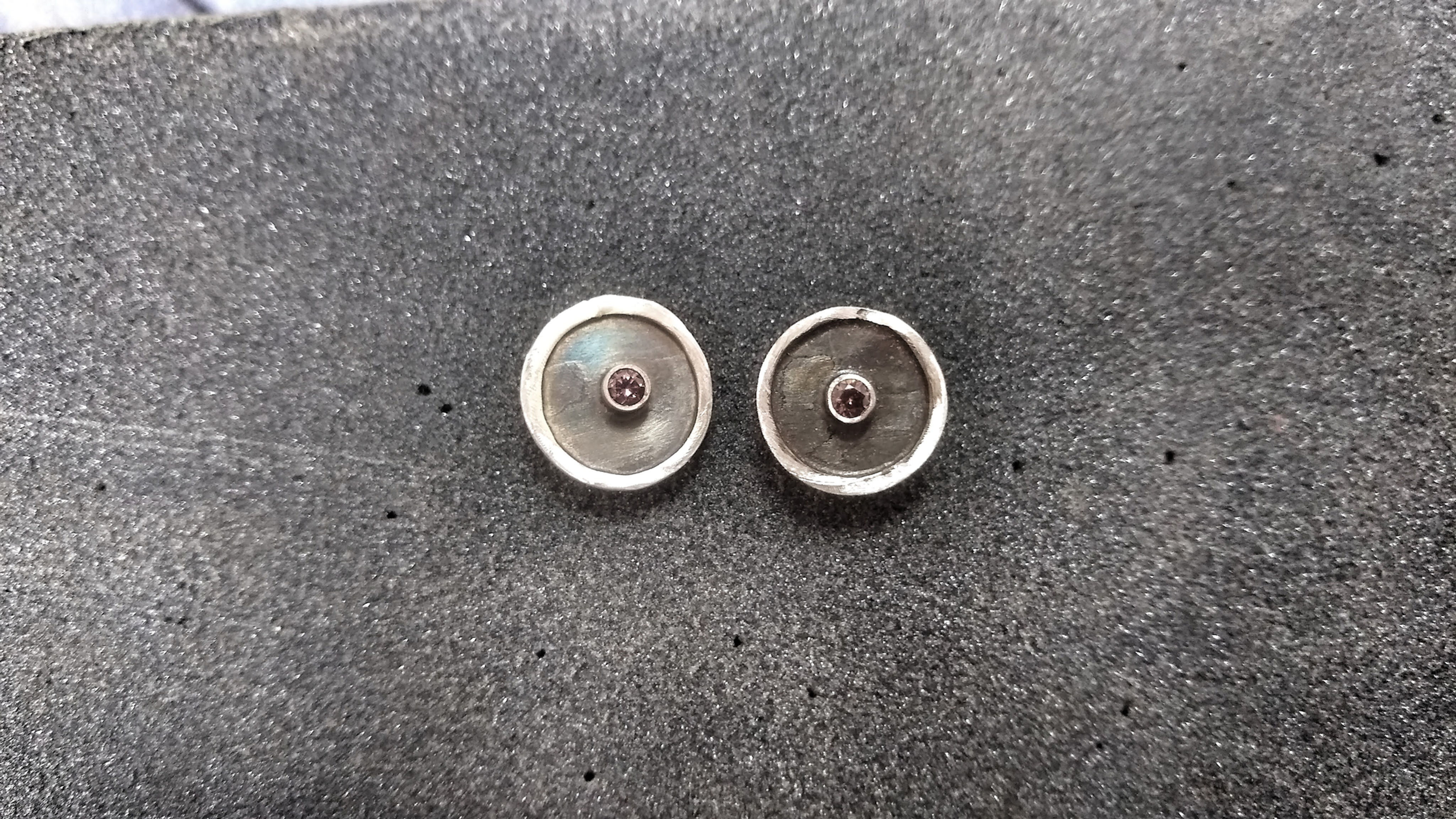 Talerzyki z cyrkoniami