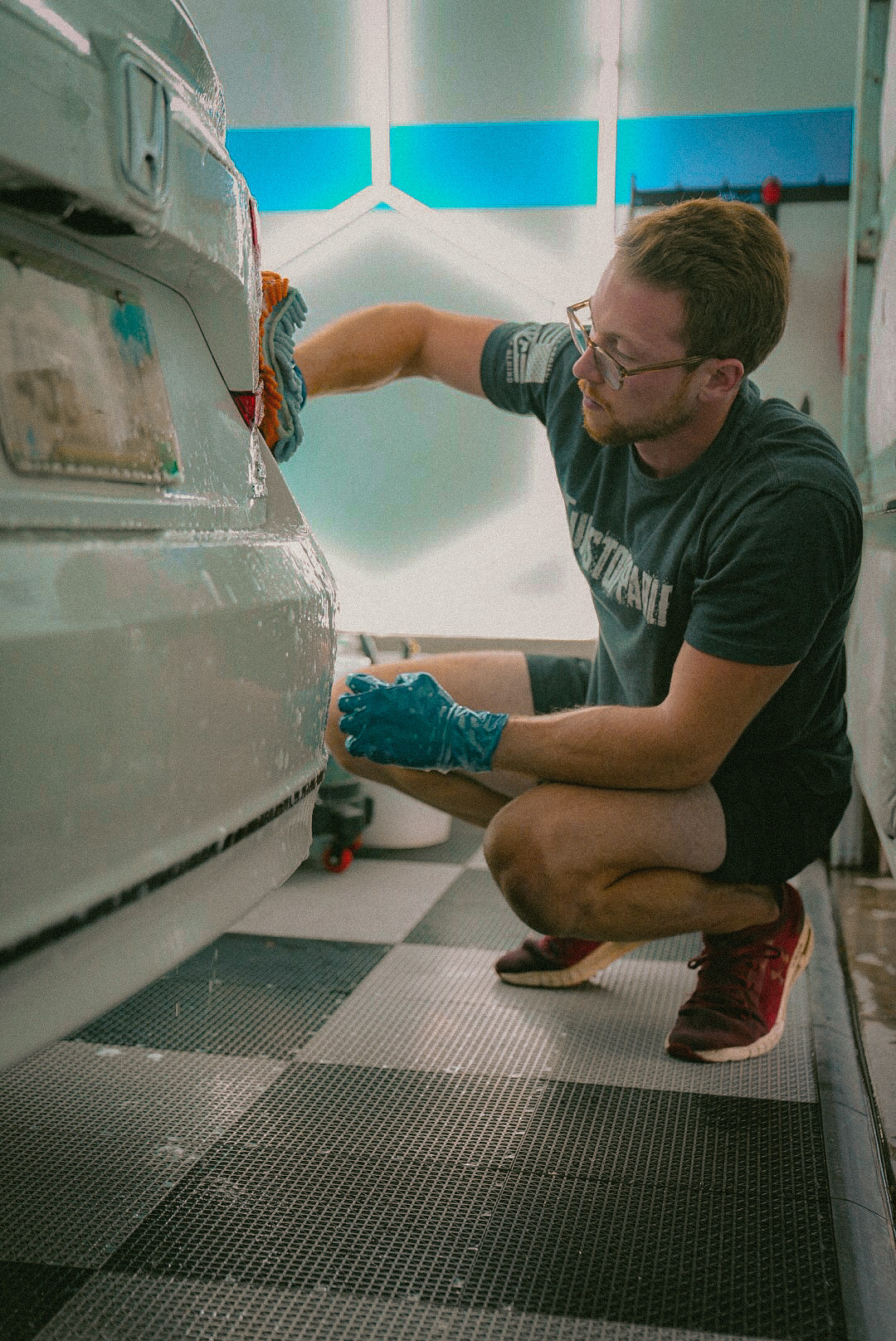Wheels-off exterior decontamination