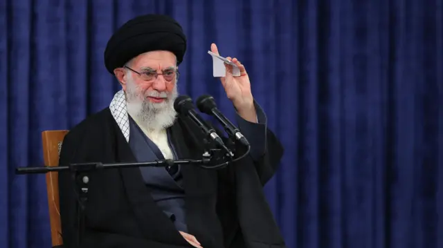 در معماری سیاسی خامنهای، قدرت، ایدئولوژی و زبان به هم میرسند