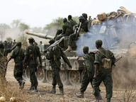 سوختی که آتش جنگ و کشتار در سودان را شعلهور کرده است: حمایت ژنرال حفتر از نیروهای واکنش سریع در سودان