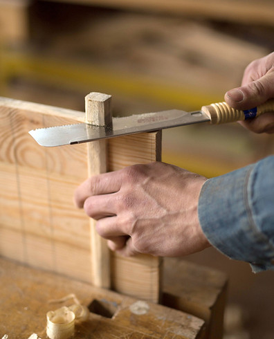 Carpenter Schneiden von Holz