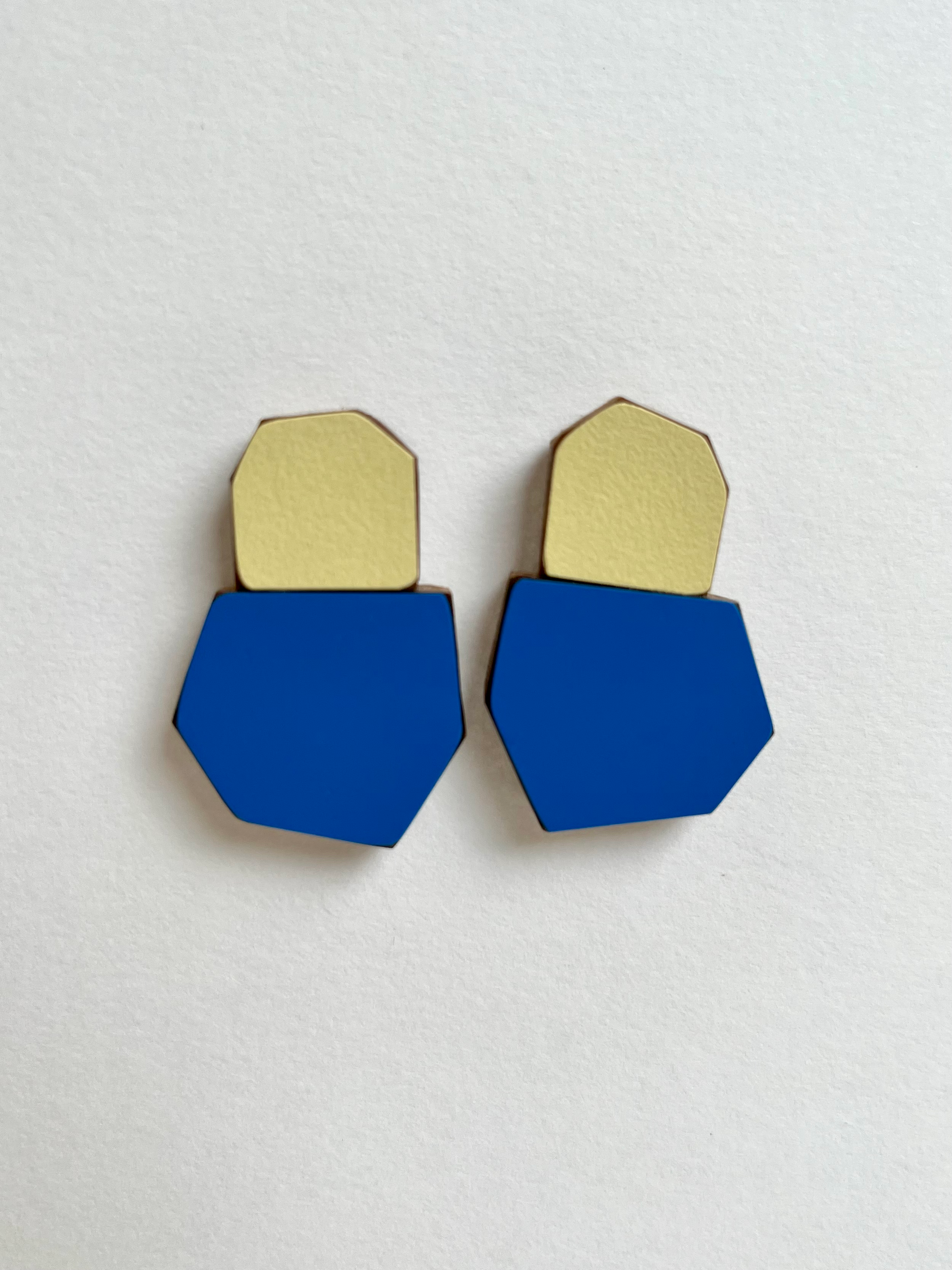 Karen Vanmol: Basic Blue/Yellow