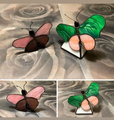 Kleine Gedenkvlinder op driehoek. € 45
Grote Gedenkvlinder op piramide € 50