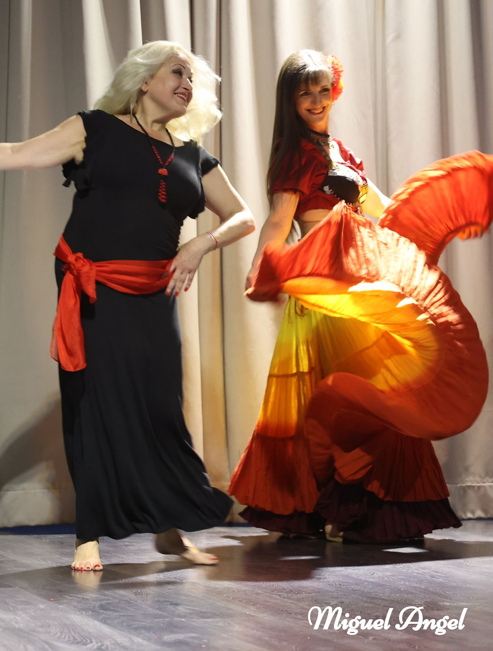 Asyut tribal fuson balkan con Kamra Luna