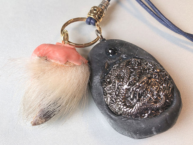 龍玉(地のマントラメダル)とシロクマ爪 120,000円4.jpeg