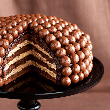 Triple-layered-chocolate-cake-truffle-balls