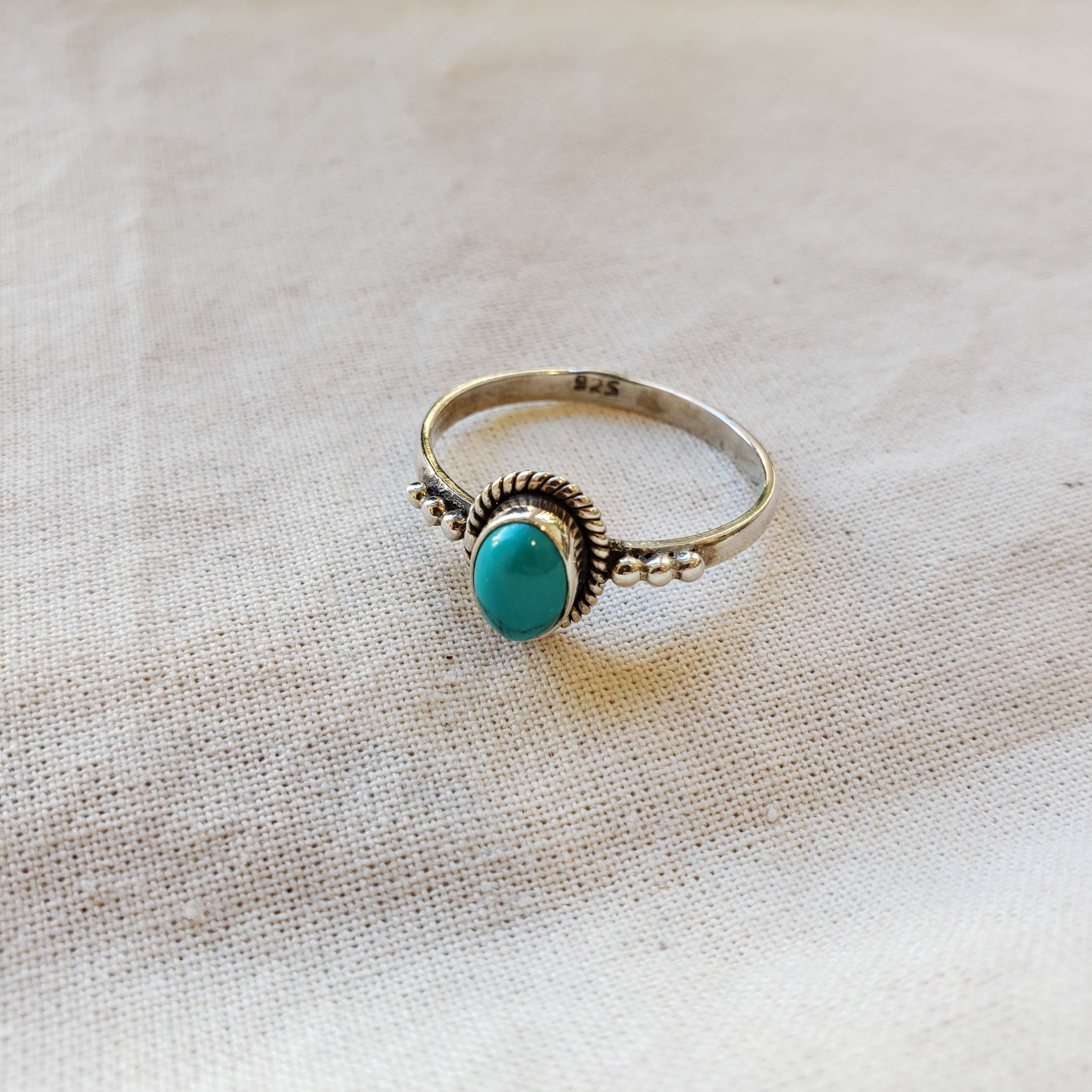 Anillo de plara con piedra turquesa