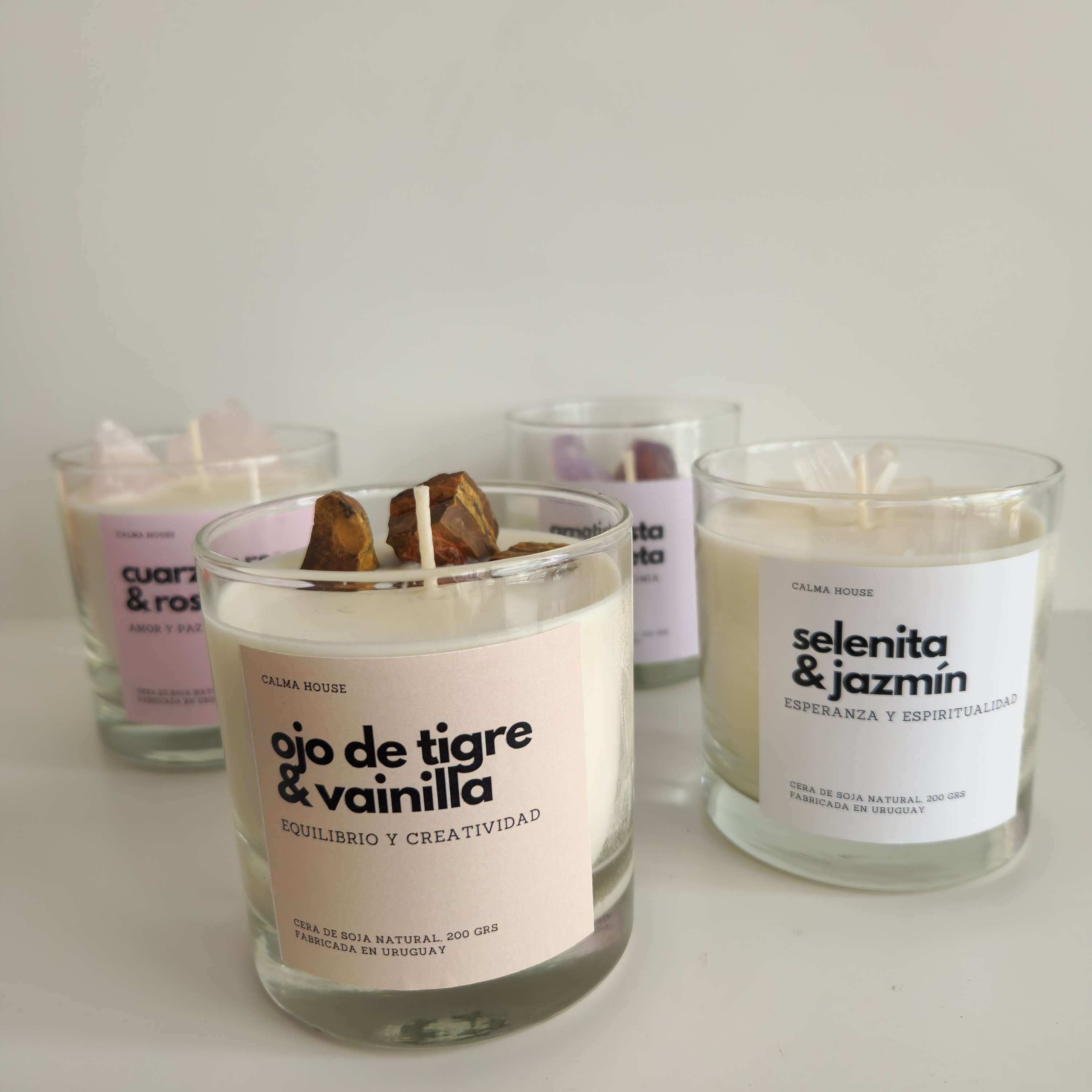 Vela de soja con piedras naturales