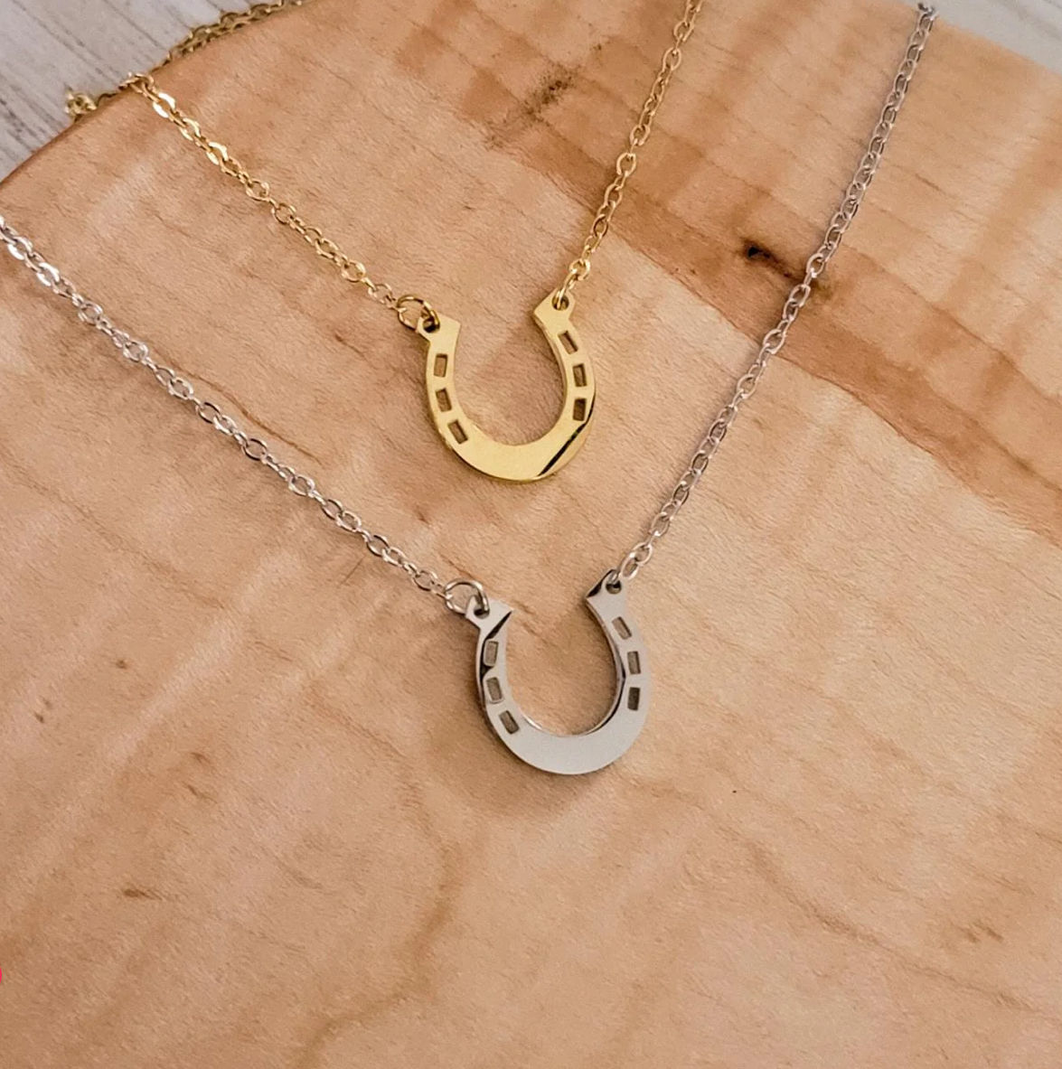 Engraved horseshoe in gold or stainless steel