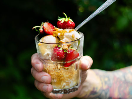 Sundae au caramel salé végétalien